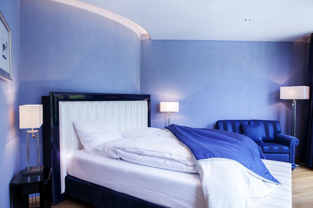 Double Room, Tower