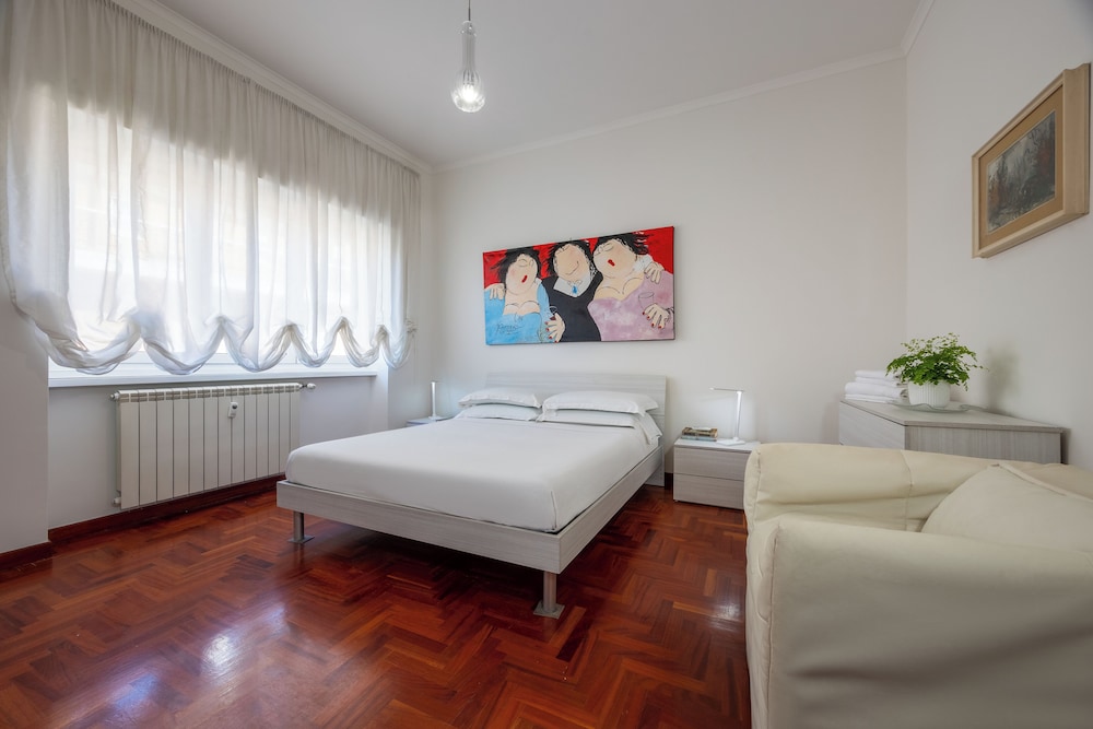 Deluxe Triple Room, City View