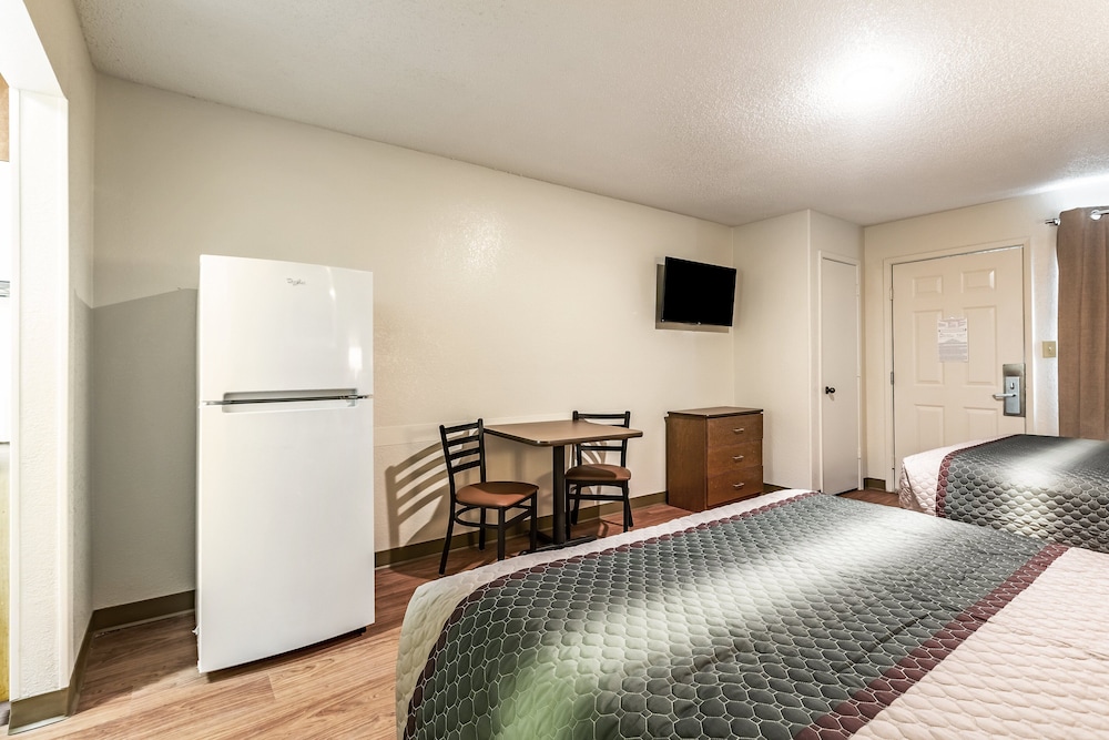 Standard Studio, 1 Queen Bed, Accessible, Non Smoking - Photo 1