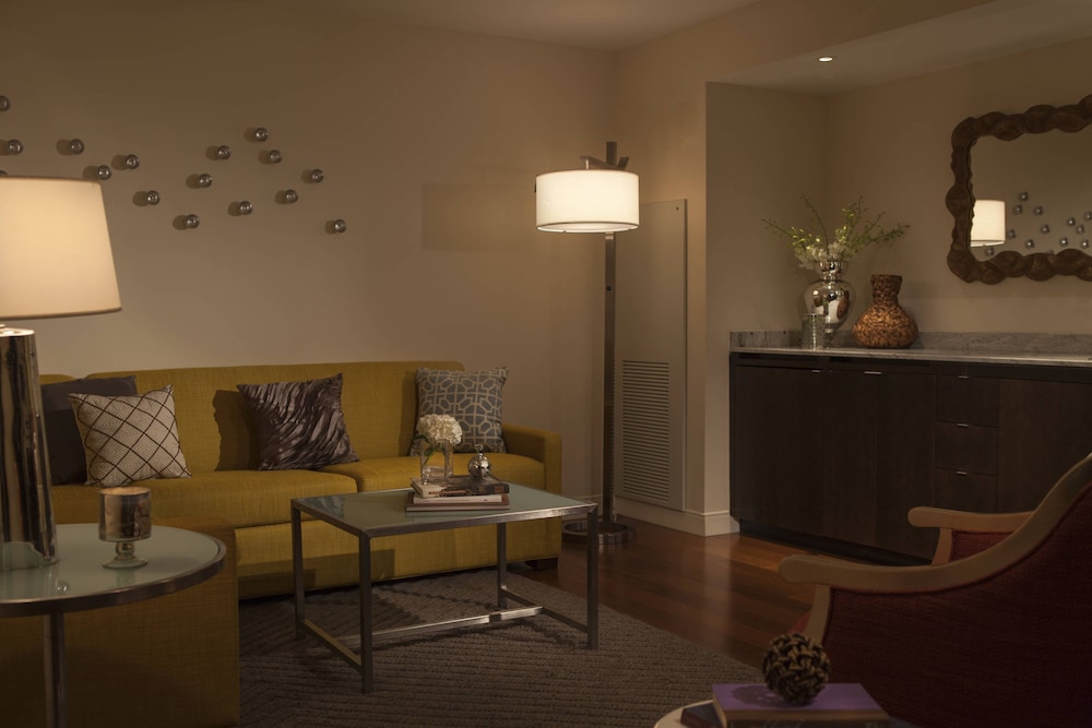 Executive Suite, 1 King Bed with Sofa bed - Photo 2