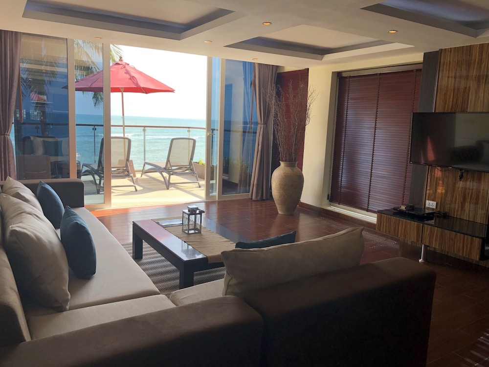 2 Bedrooms Pool Sea View Suite - Photo 6