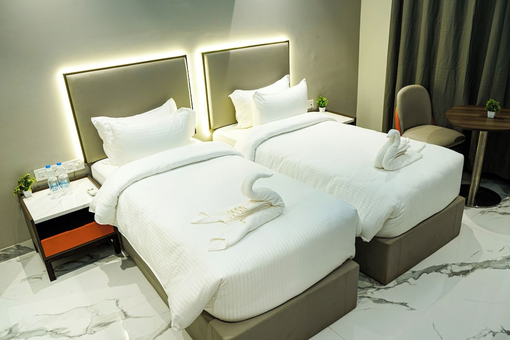Executive Twin Room, Balcony - Photo 1
