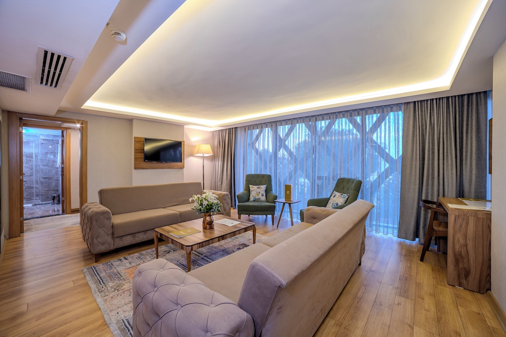 Family Room - Photo 5