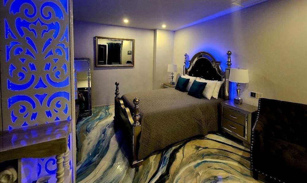 Deluxe Room, 1 Queen Bed