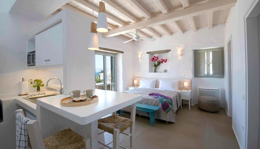 Studio Suite, Sea View