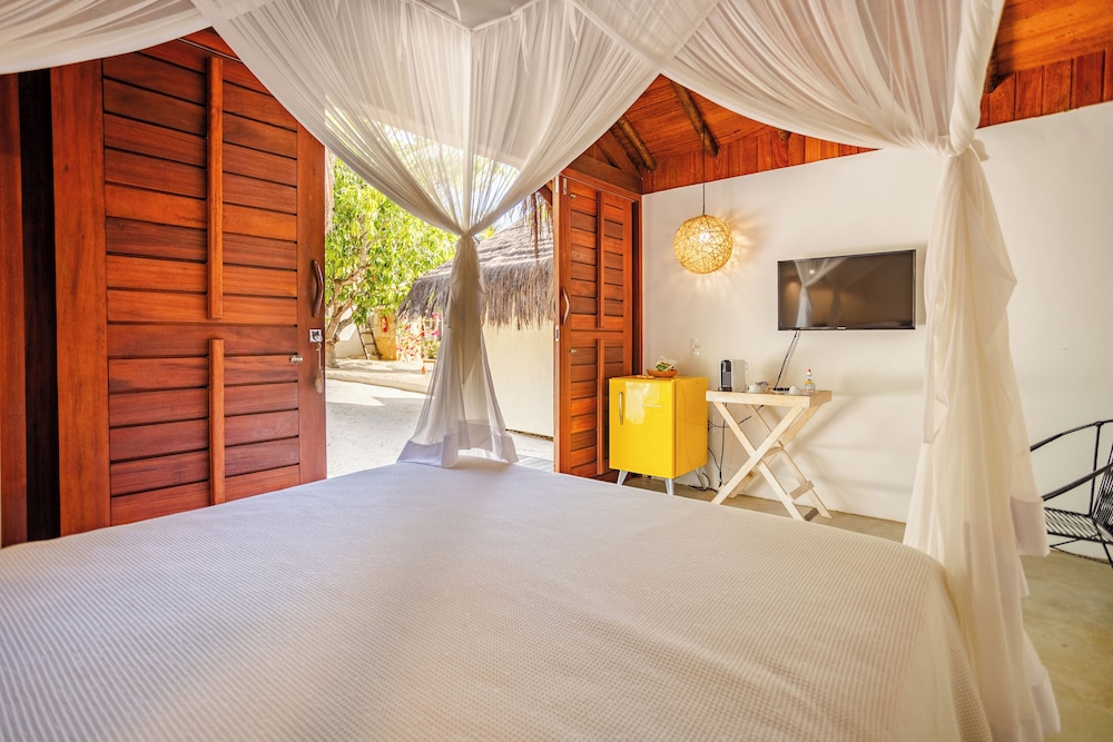 Standard Bungalow, 1 Queen Bed, Pool Access photo 1