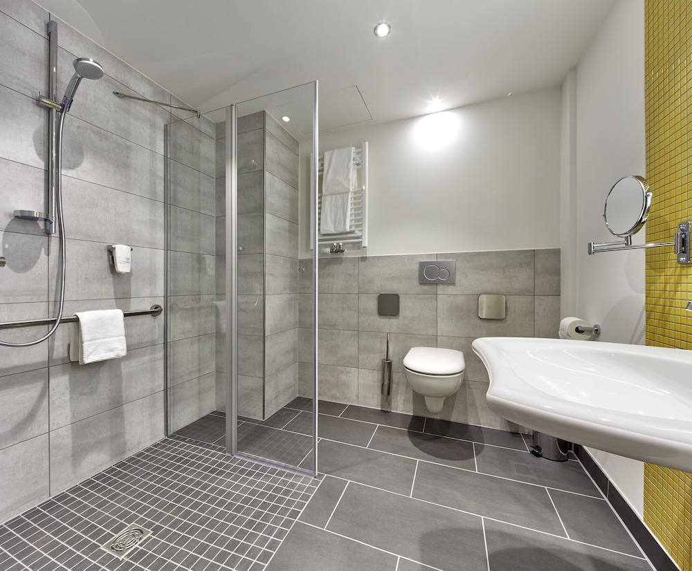 Standard Room, 1 Queen Bed, Accessible, Courtyard View