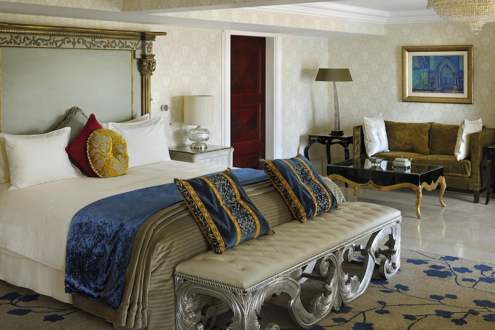 Royal Suite, 1 King Bed, Balcony thumbnail 6