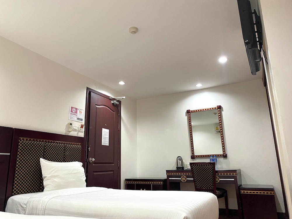 Economy Twin Room, 2 Twin Beds photo 2