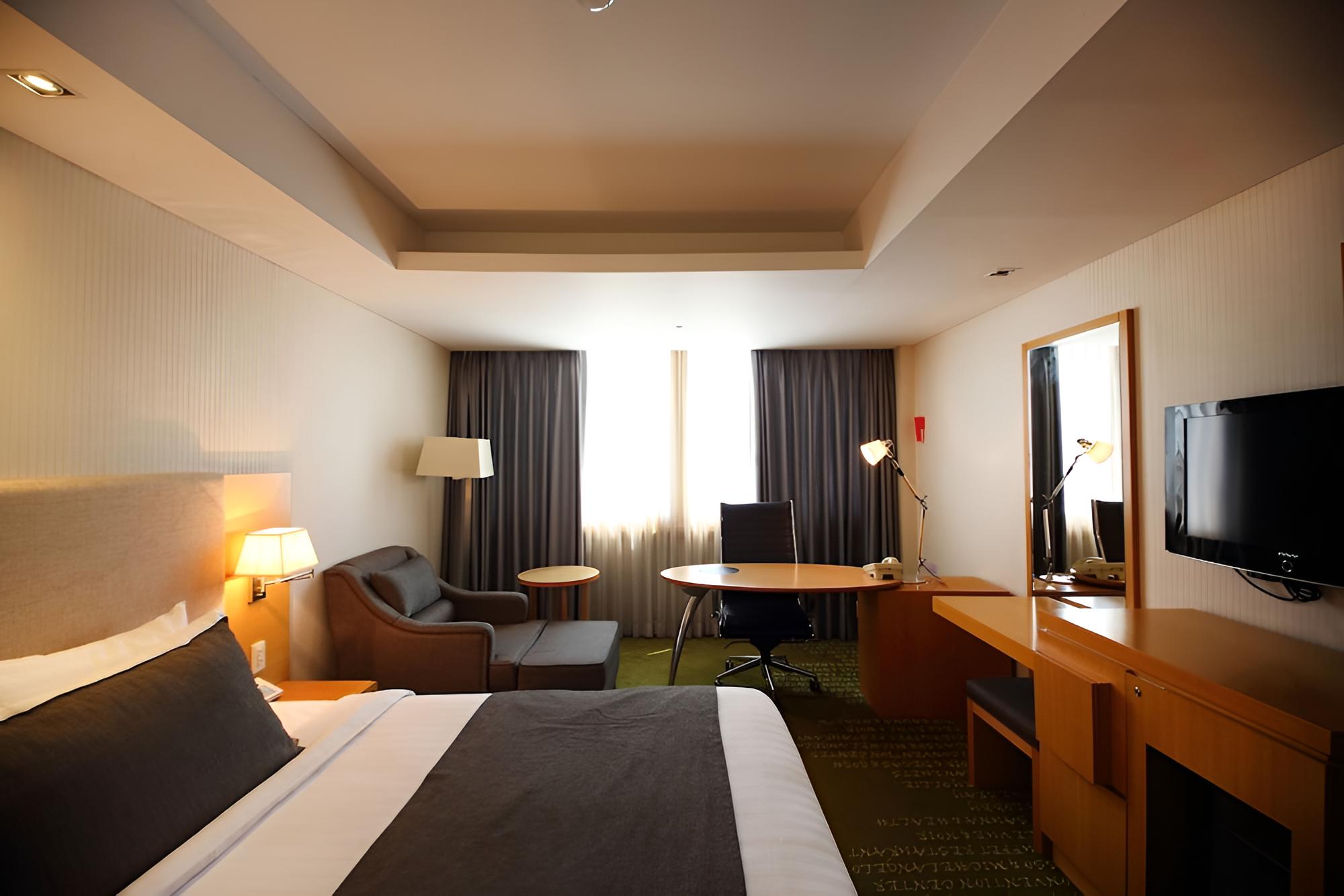 Deluxe Room, 1 King Bed - Photo 6