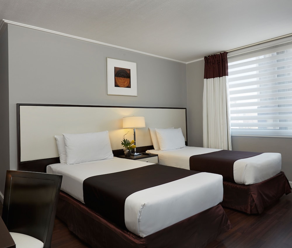 Suite, 1 Bedroom - Photo 2