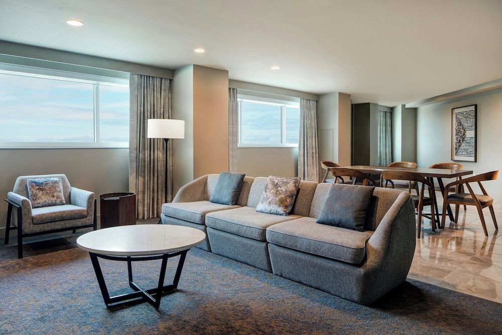 Suite, 2 Bedrooms - Photo 4