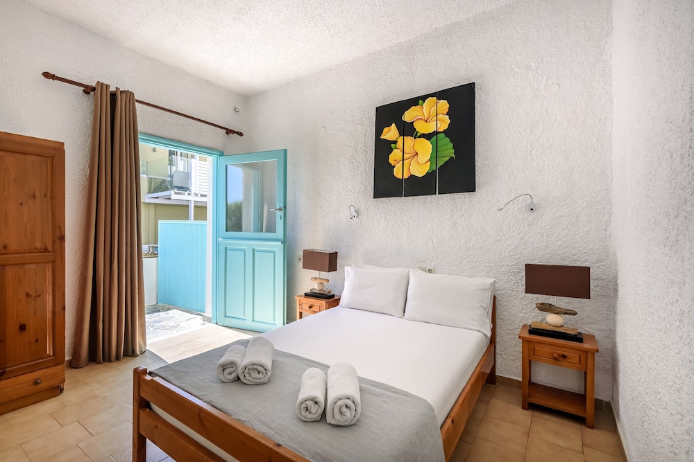 Apartment, 2 Bedrooms, Balcony, Partial Sea View photo 2