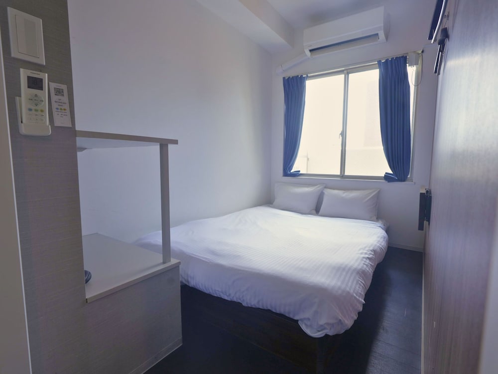 Compact Double Room, Shared Bathroom photo 1