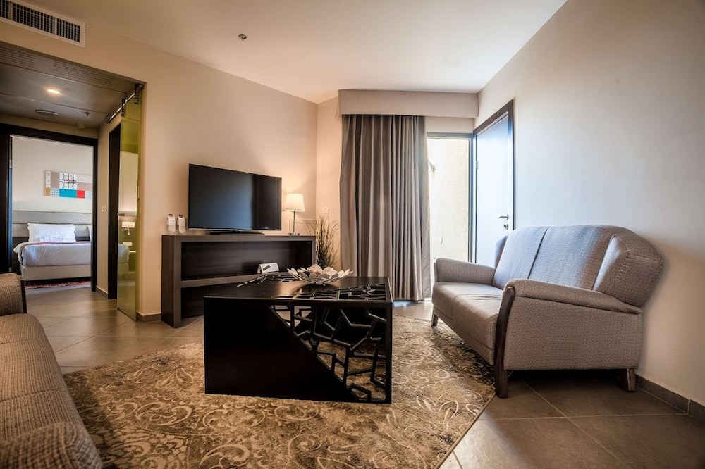 Executive Suite, Terrace, City View photo 1