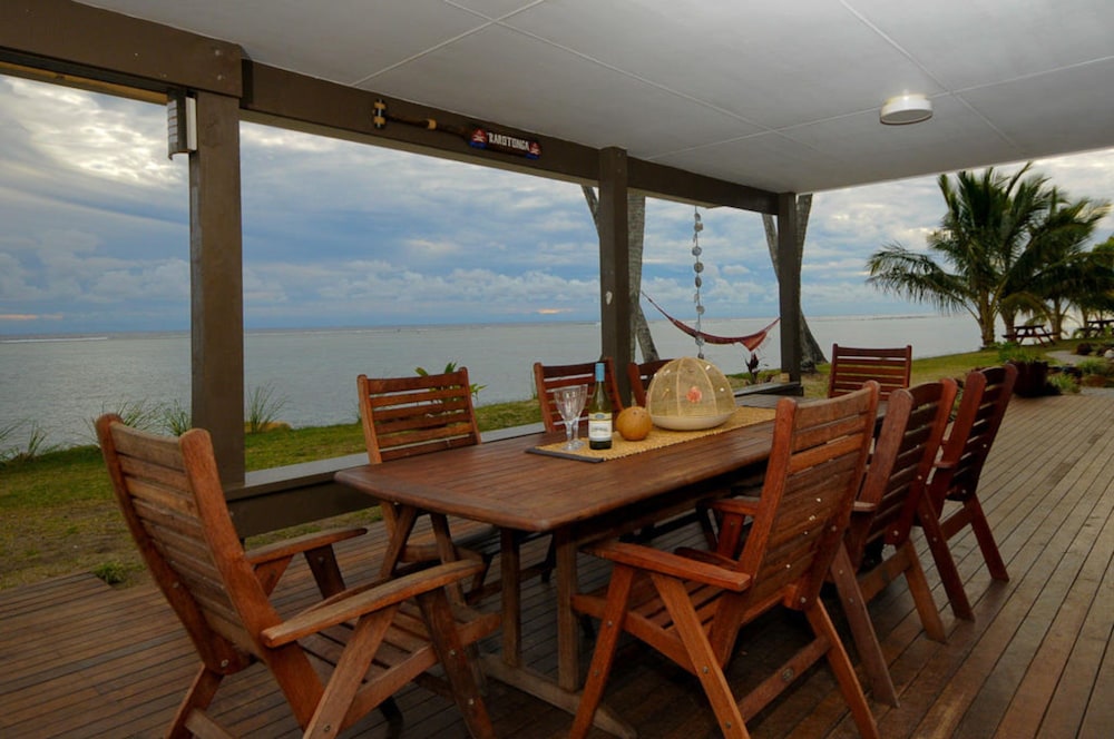 6 Bedrooms (Main House + 3 Studios) photo 2
