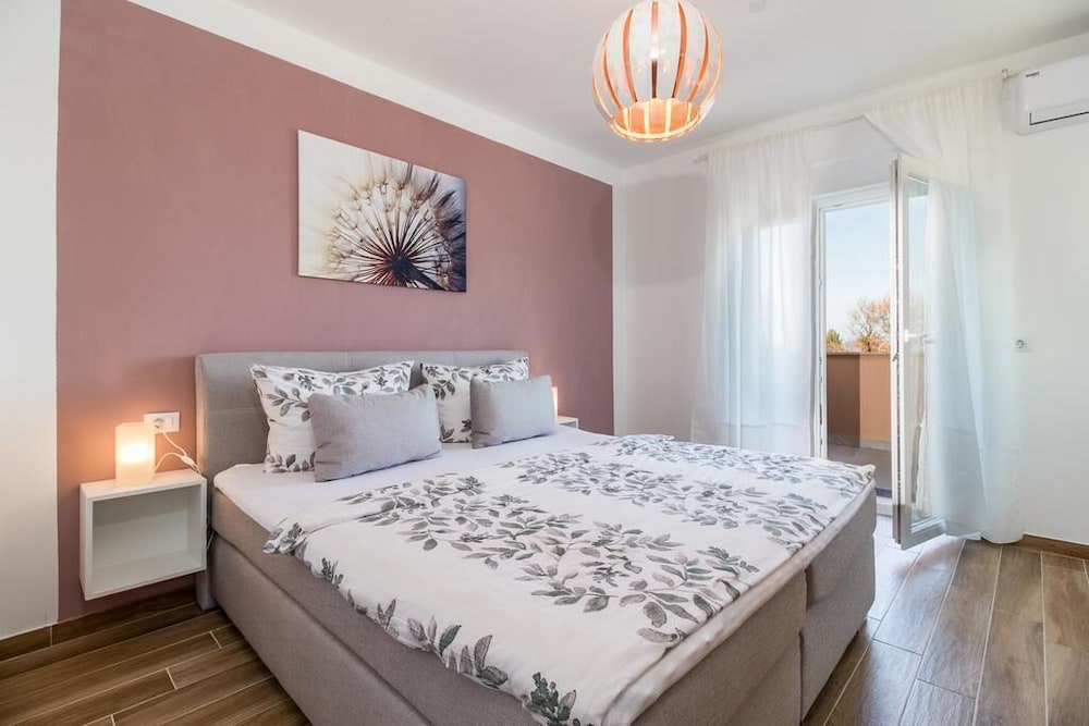 Standard House, 4 Bedrooms (21557)