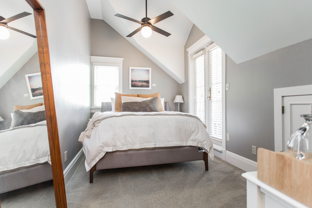 Queen Bed Deck (William Gilliss) photo 3