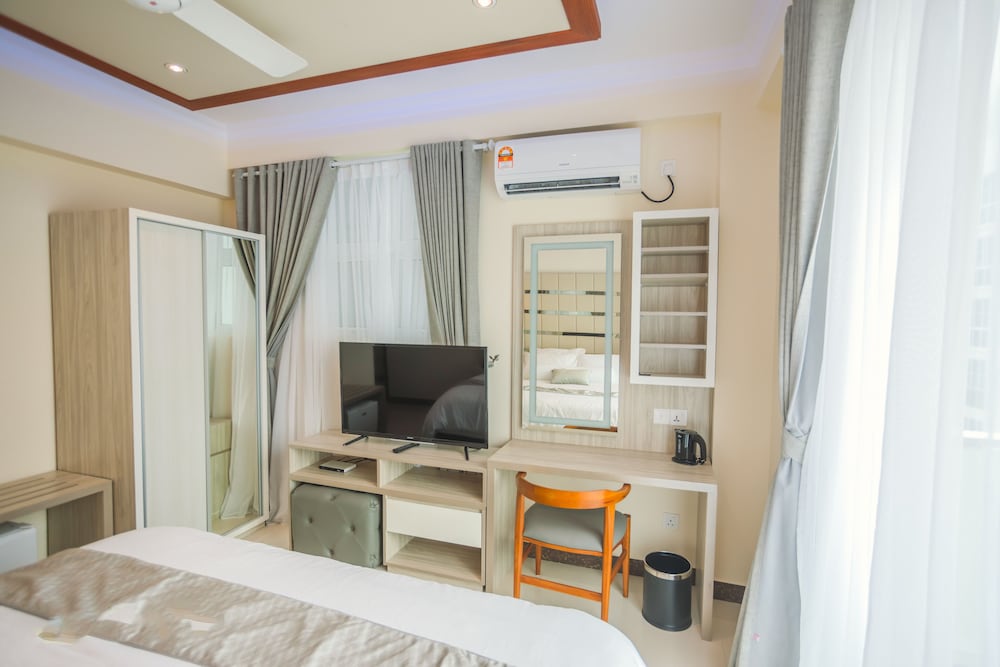 Deluxe Room, Balcony - Photo 4