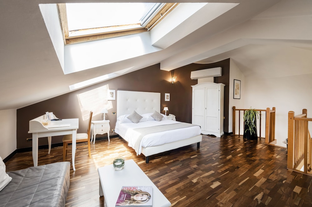 Junior Suite, Lake View - Photo 4