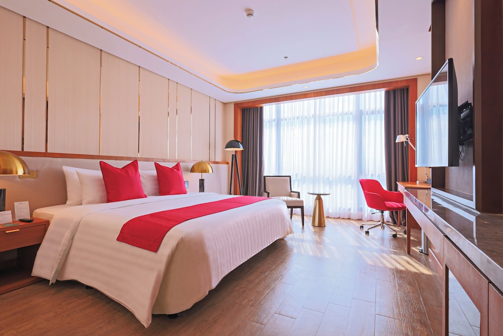 Superior Room, 1 King Bed, Non Smoking, Bathtub - Photo 6