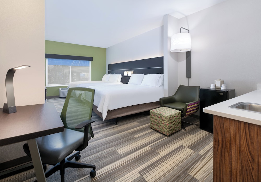 Standard Room, 2 Queen Beds - Photo 1