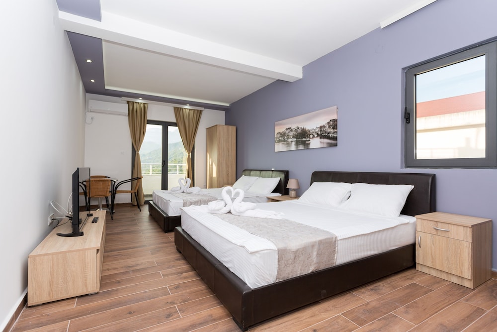 Classic Apartment, 2 Queen Beds, Non Smoking