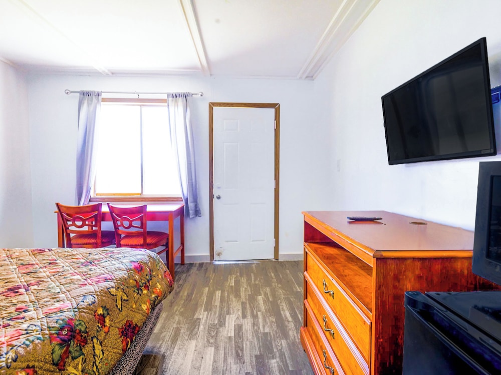 Room, 1 Queen Bed, Non Smoking - Photo 4