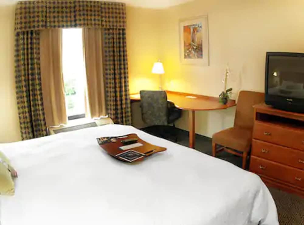 Room, 1 King Bed, Accessible - Photo 2