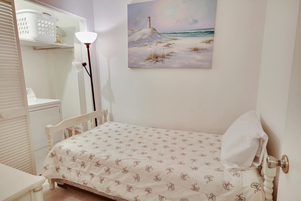 Condo, 1 King Bed (Villa Madeira 208) photo 2