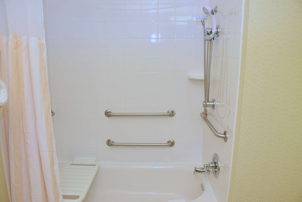 Deluxe Room, 2 Queen Beds, Accessible (Mobility & Hearing - Bathtub) - Photo 1