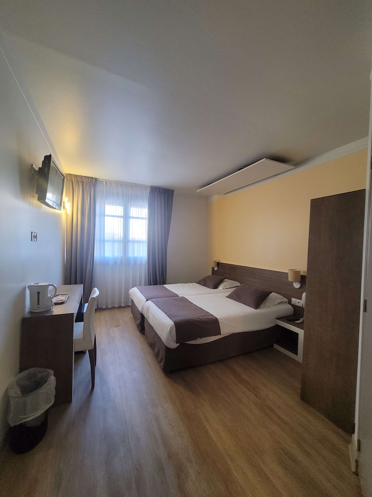 Standard Room, 2 Twin Beds - Photo 46