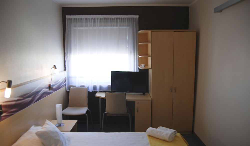 Double or Twin Room photo 3