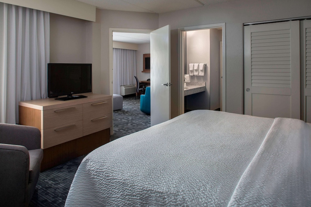 Superior Suite, 1 King Bed (One Bedroom) - Photo 3