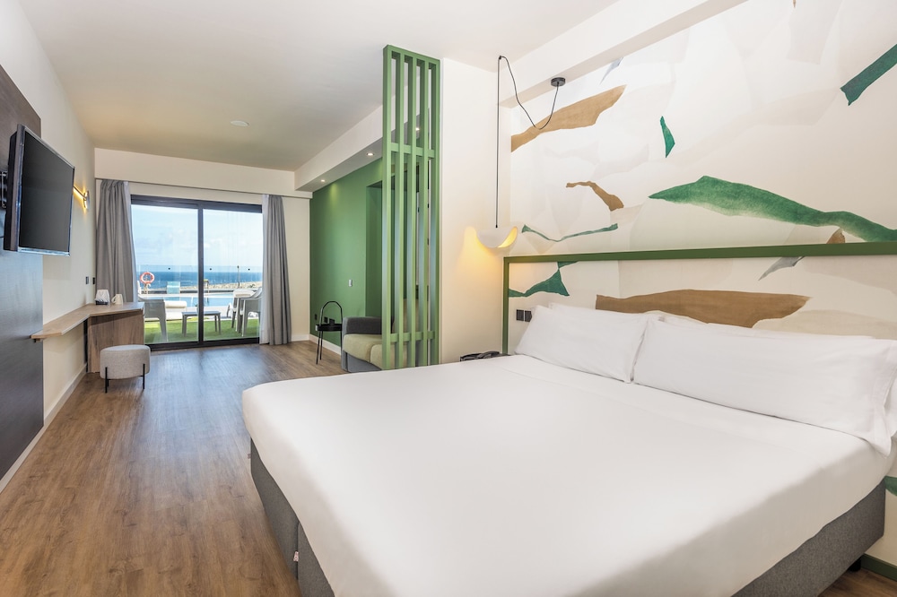 Double Room, Terrace, Pool View - Photo 2
