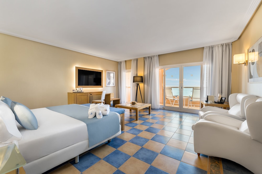 Junior Suite, Sea View (Single Use) - Photo 1