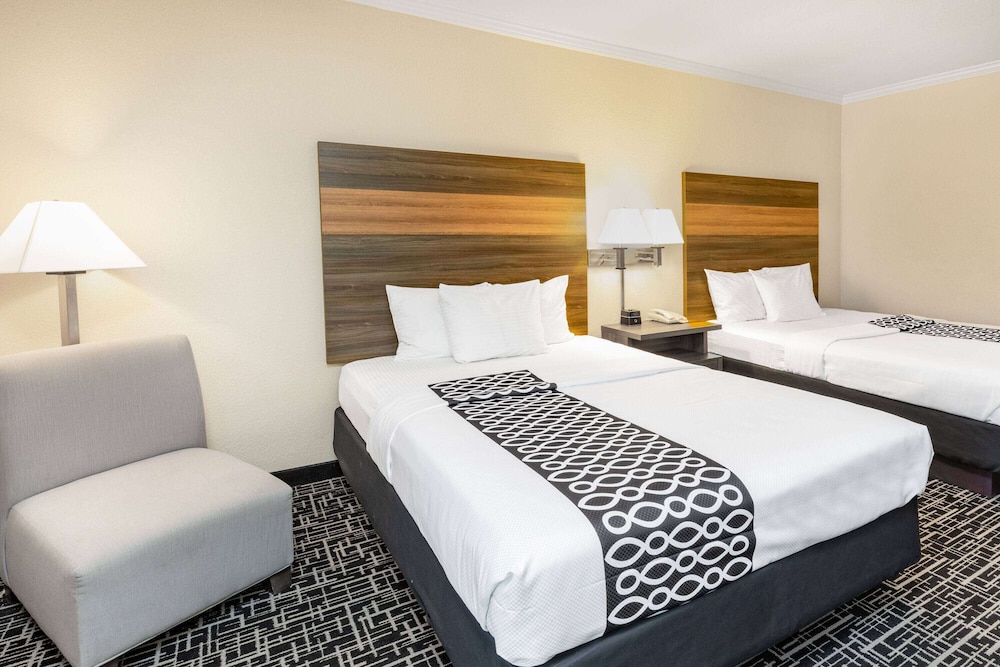 Room, 2 Queen Beds, Non Smoking - Photo 4