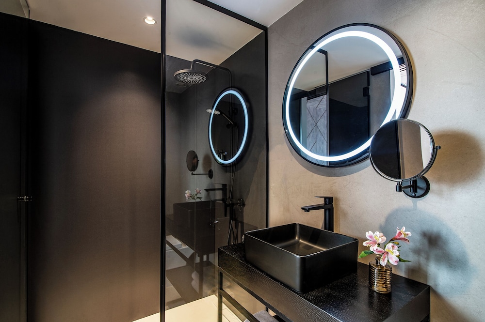 Business Double Room Single Use thumbnail 6