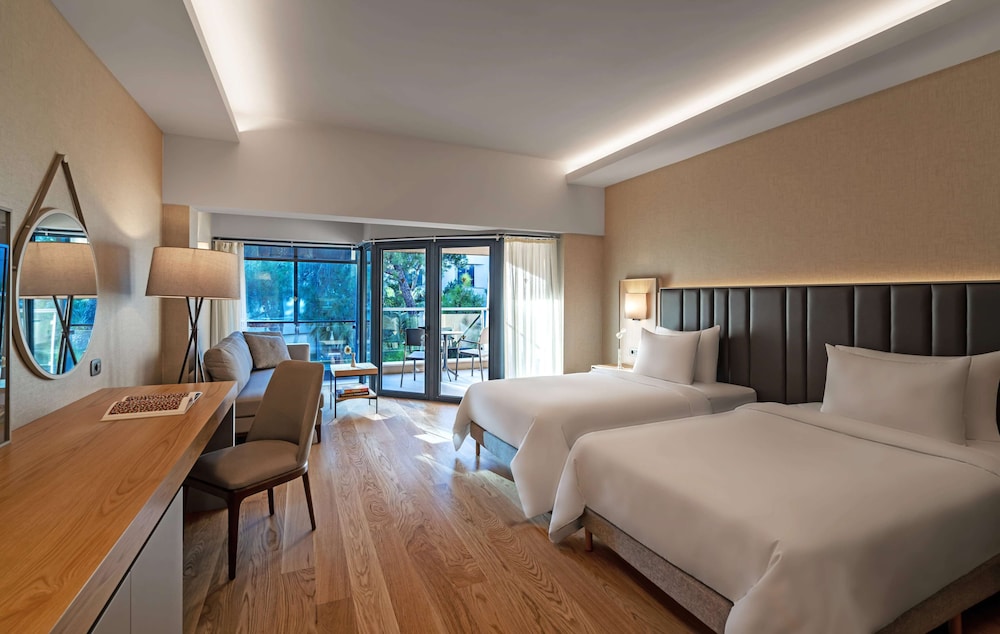Superior Room, 1 King Bed photo 1