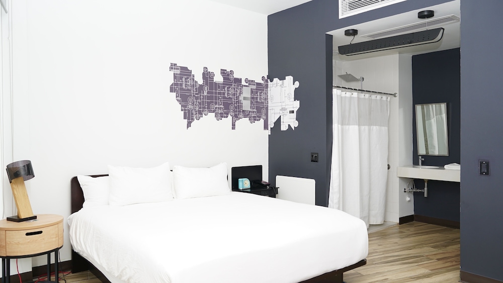Room, 1 King Bed photo 2