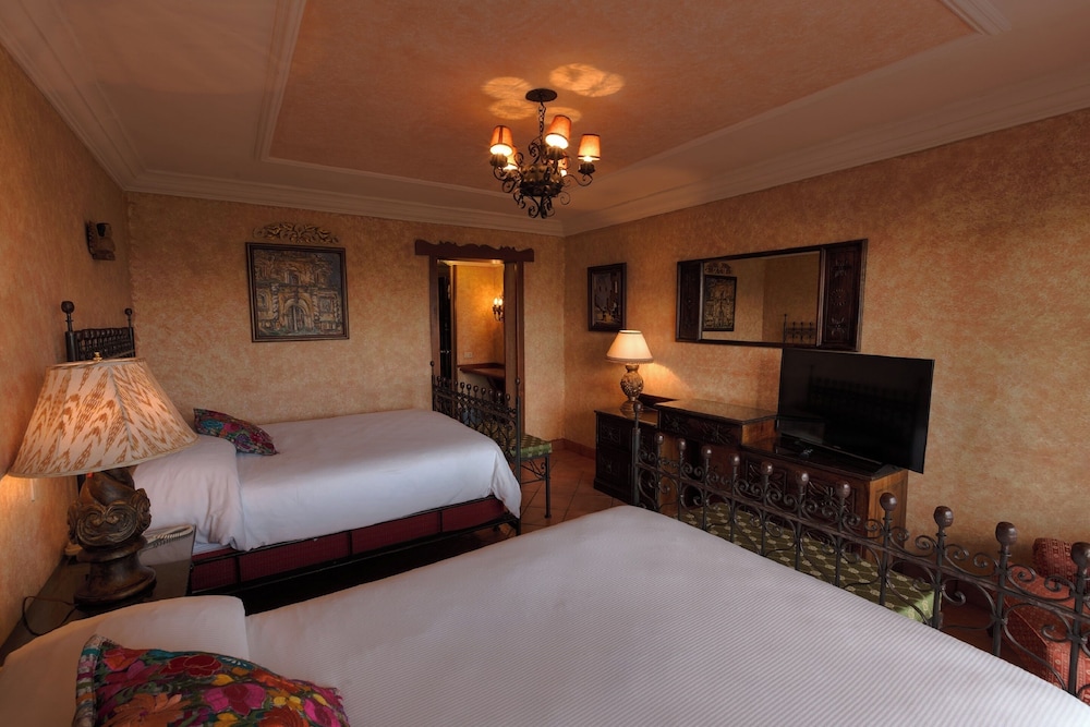 Comfort Room, 2 Double Beds, Lake View photo 2