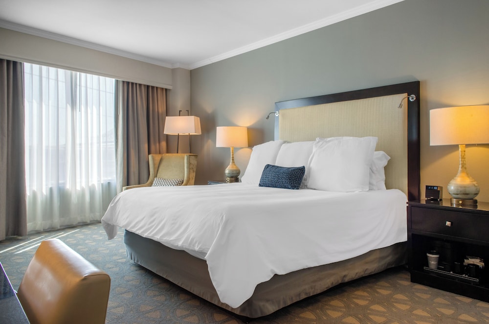 Deluxe Room, 1 King Bed, Mobility Accessible - Photo 1