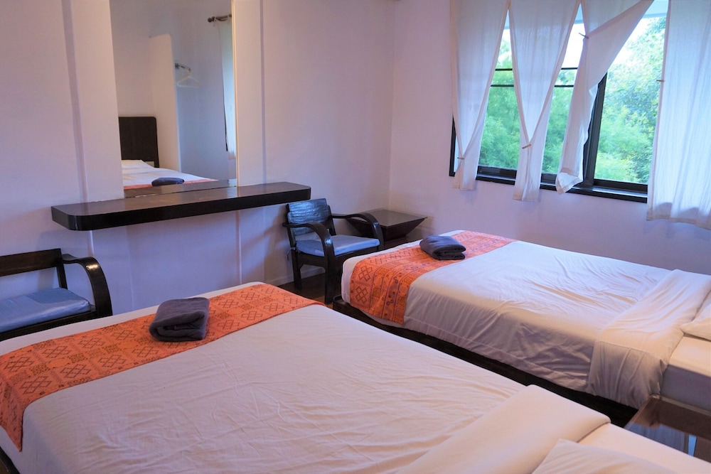 Standard Twin Room with Shower photo 3