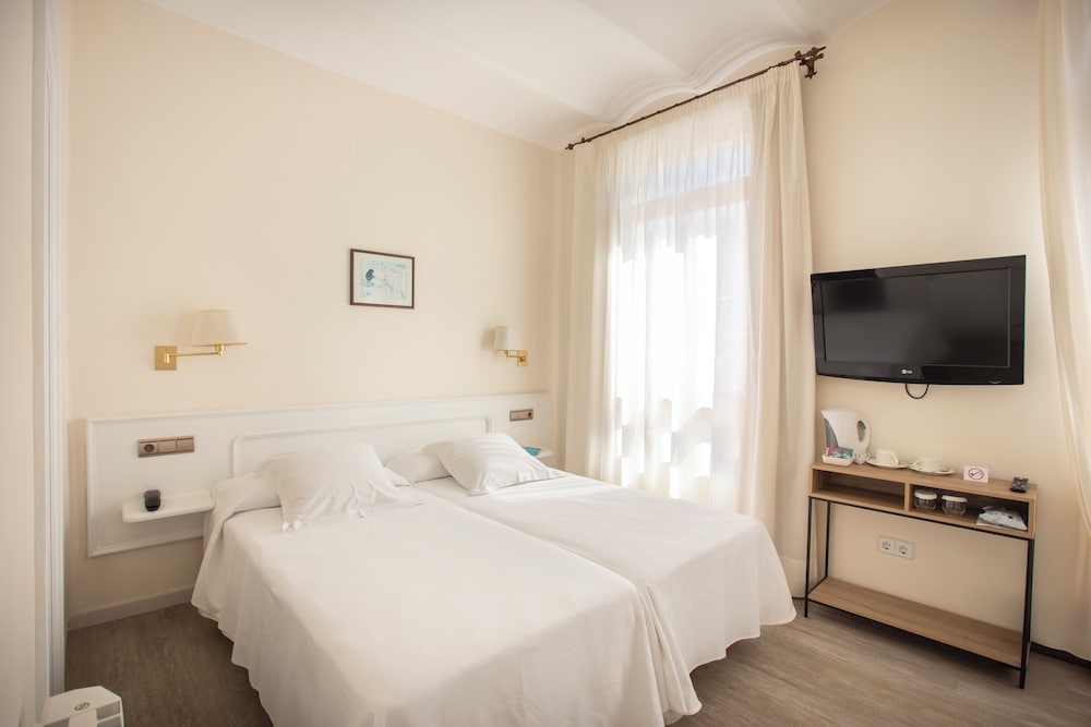 Double Room - Photo 4