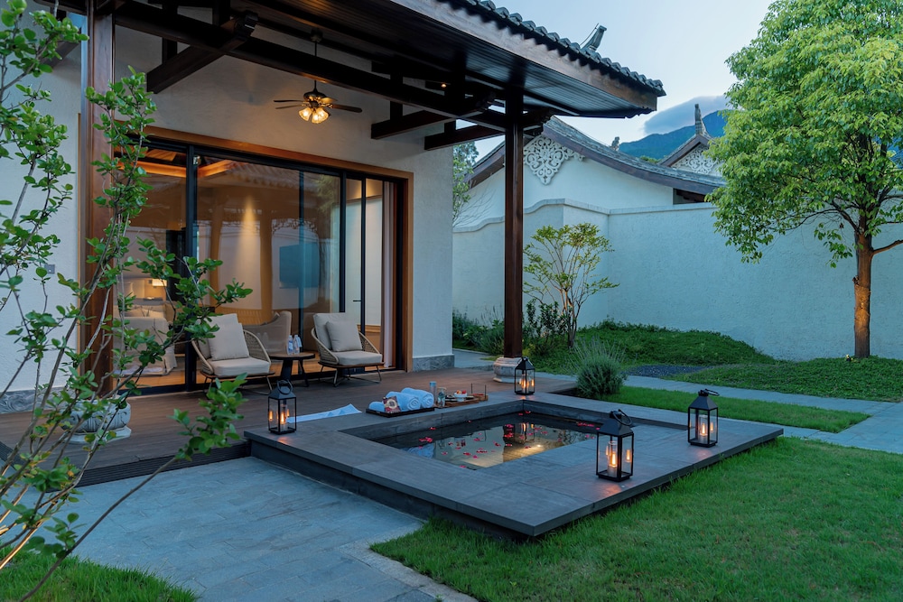 Luxury House, 1 King Bed, Bathtub, Courtyard View photo 1
