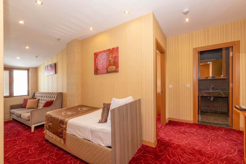 Family Suite, Multiple Beds, Balcony, City View photo 2