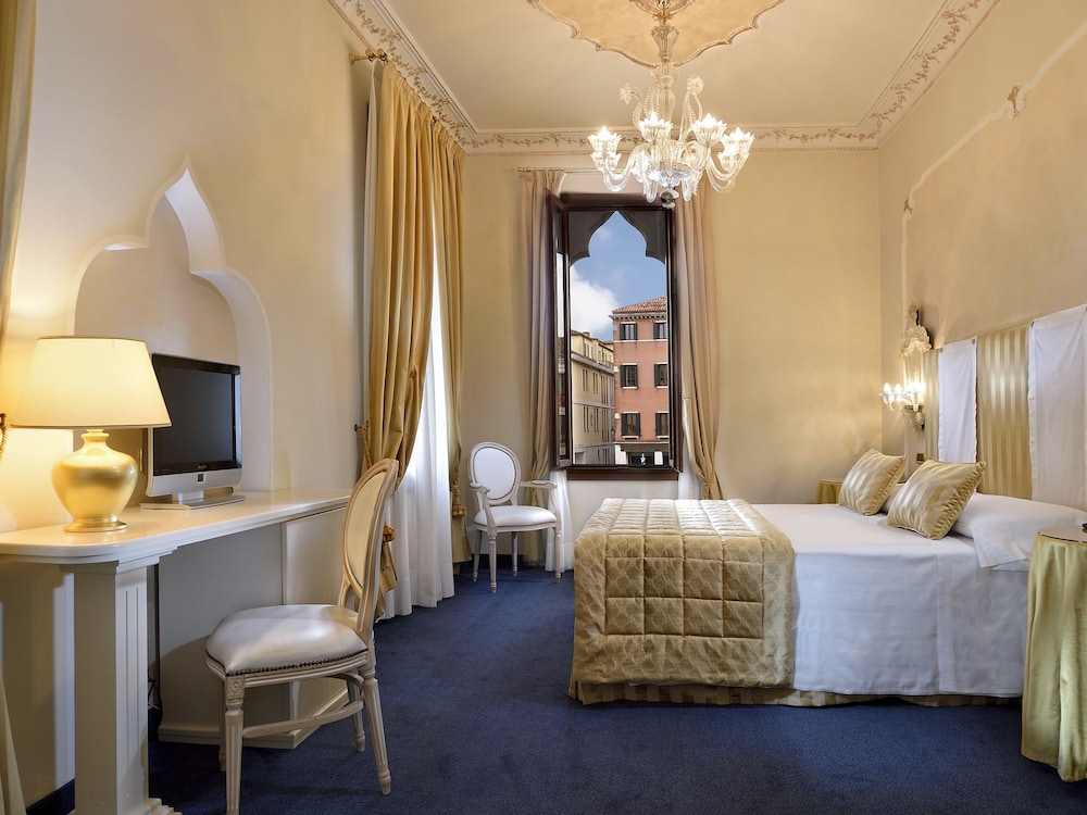 Deluxe Room, Canal View photo 1