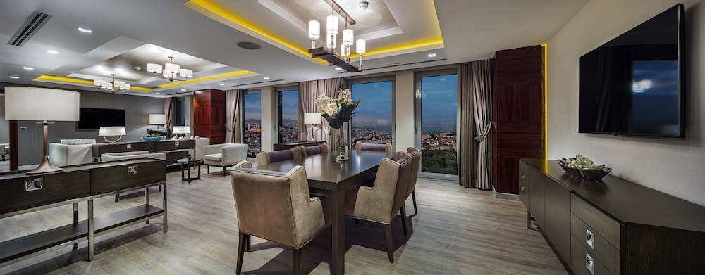 Presidential Suite, 1 King Bed, Smoking