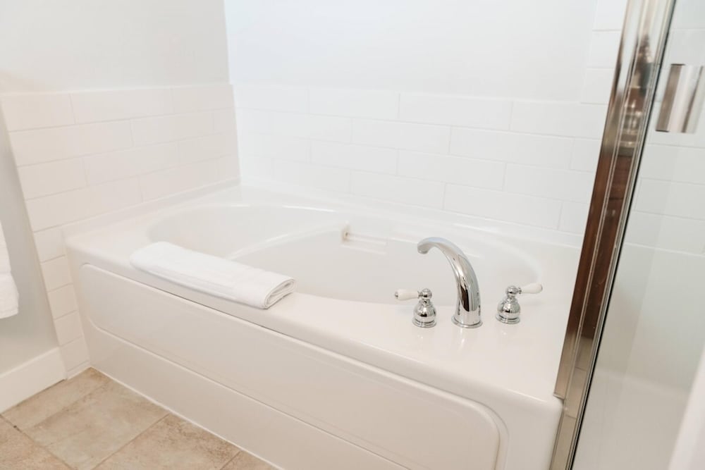 Lakefront Beachfront top Floor Condo w Pool, Billede 12