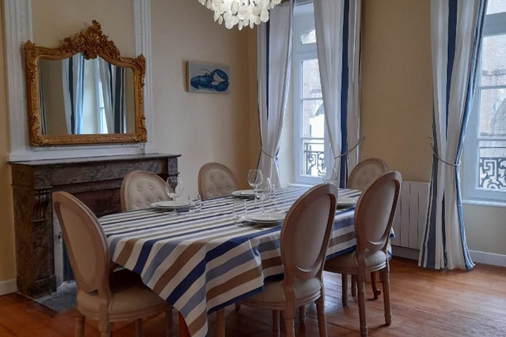 Deluxe Penthouse, 1 King Bed, Kitchen, City View